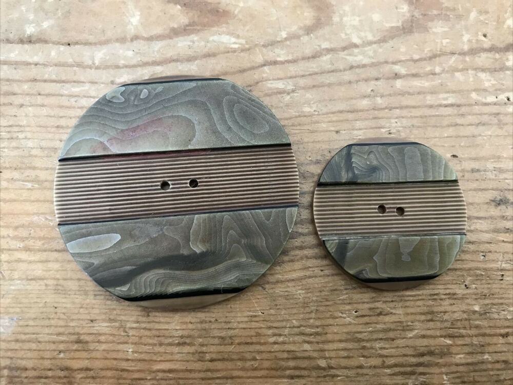 Vtg Pair Set 2 Mid Century Brown Green Round Circle Celluloid Textured Buttons